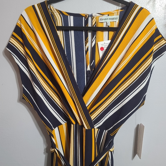 New Almost Famous Jumpsuit Gold White Blue SZ XL - Picture 3 of 4